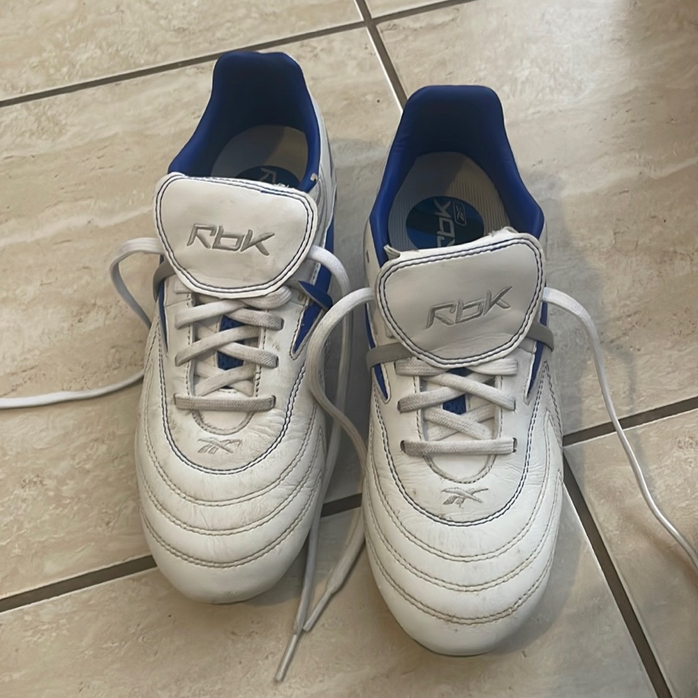 Vintage Reebok White and Blue Cleats Sz 6